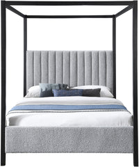 Kelly - Bed