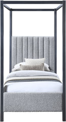 Kelly - Bed