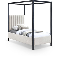 Kelly - Bed