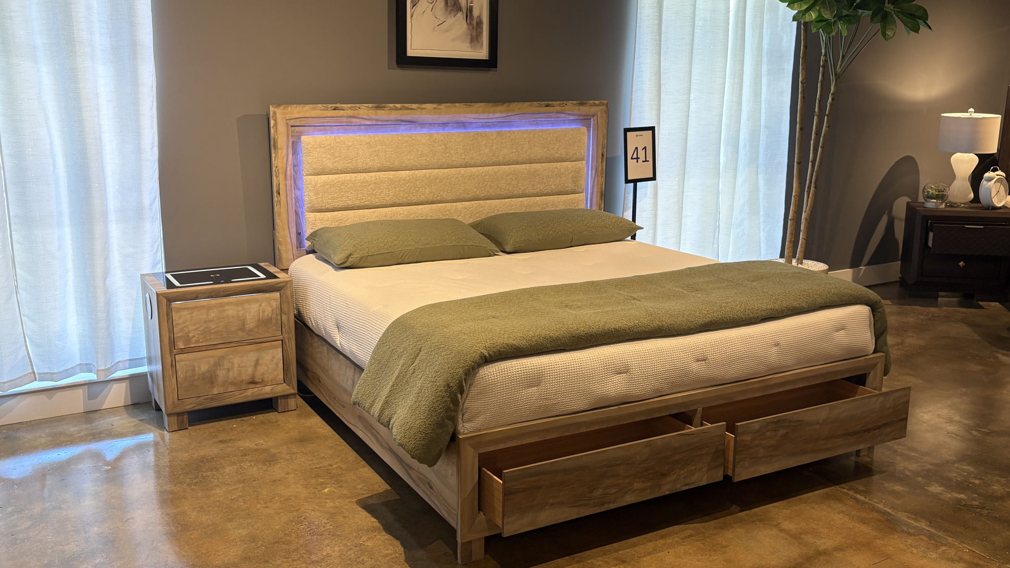 Callie - 5 Piece Full Bedroom Set (Bed, Dresser & Mirror, Nightstand, Chest) - Brown