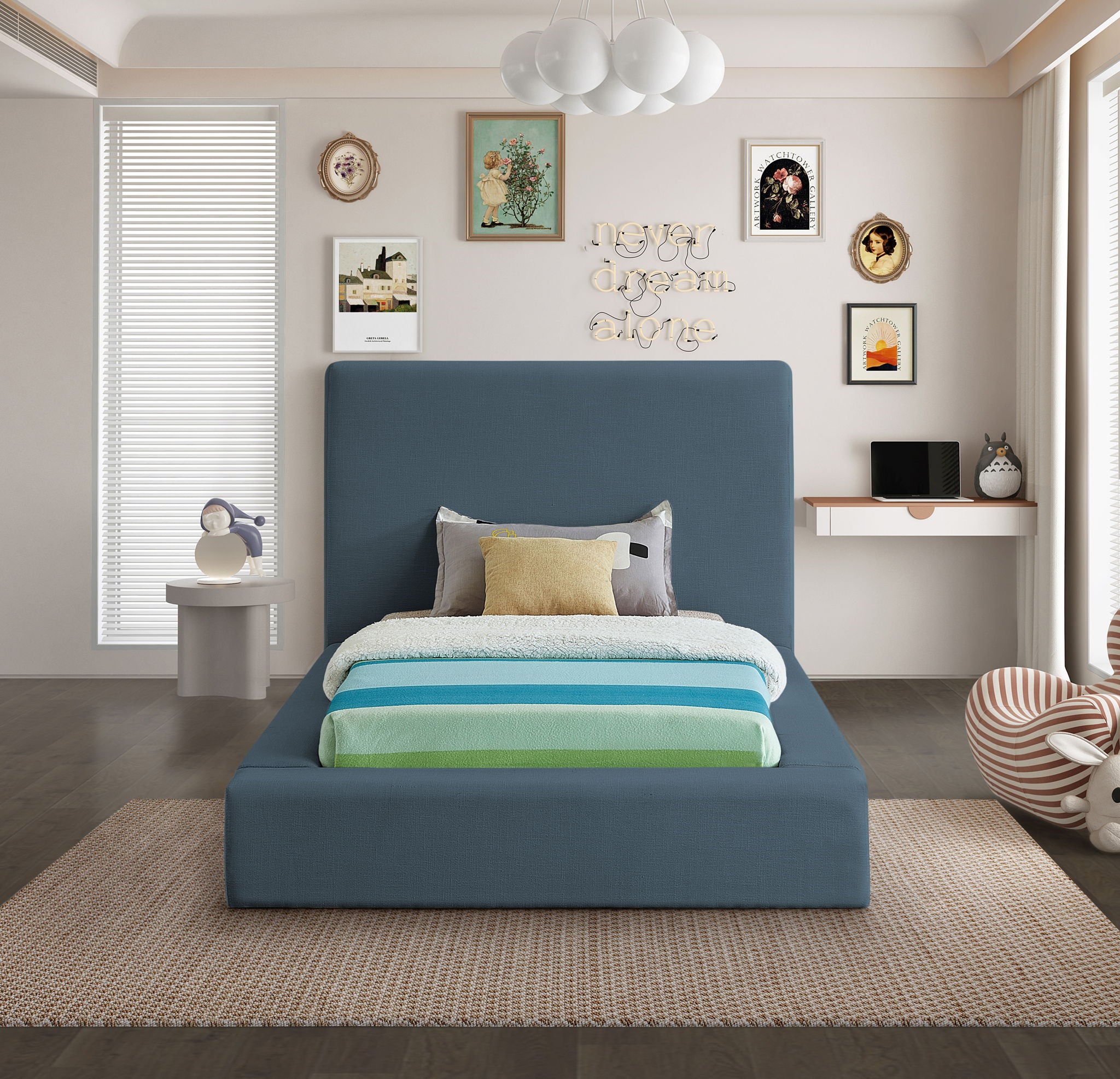 Devin - Bed