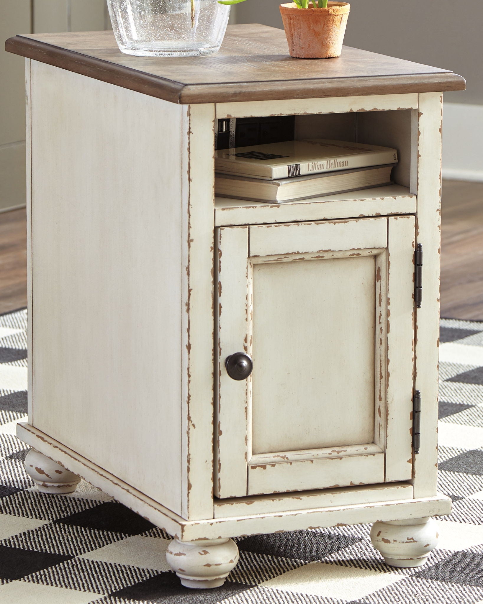 Realyn - Chair Side End Table - AC / USB - White / Brown