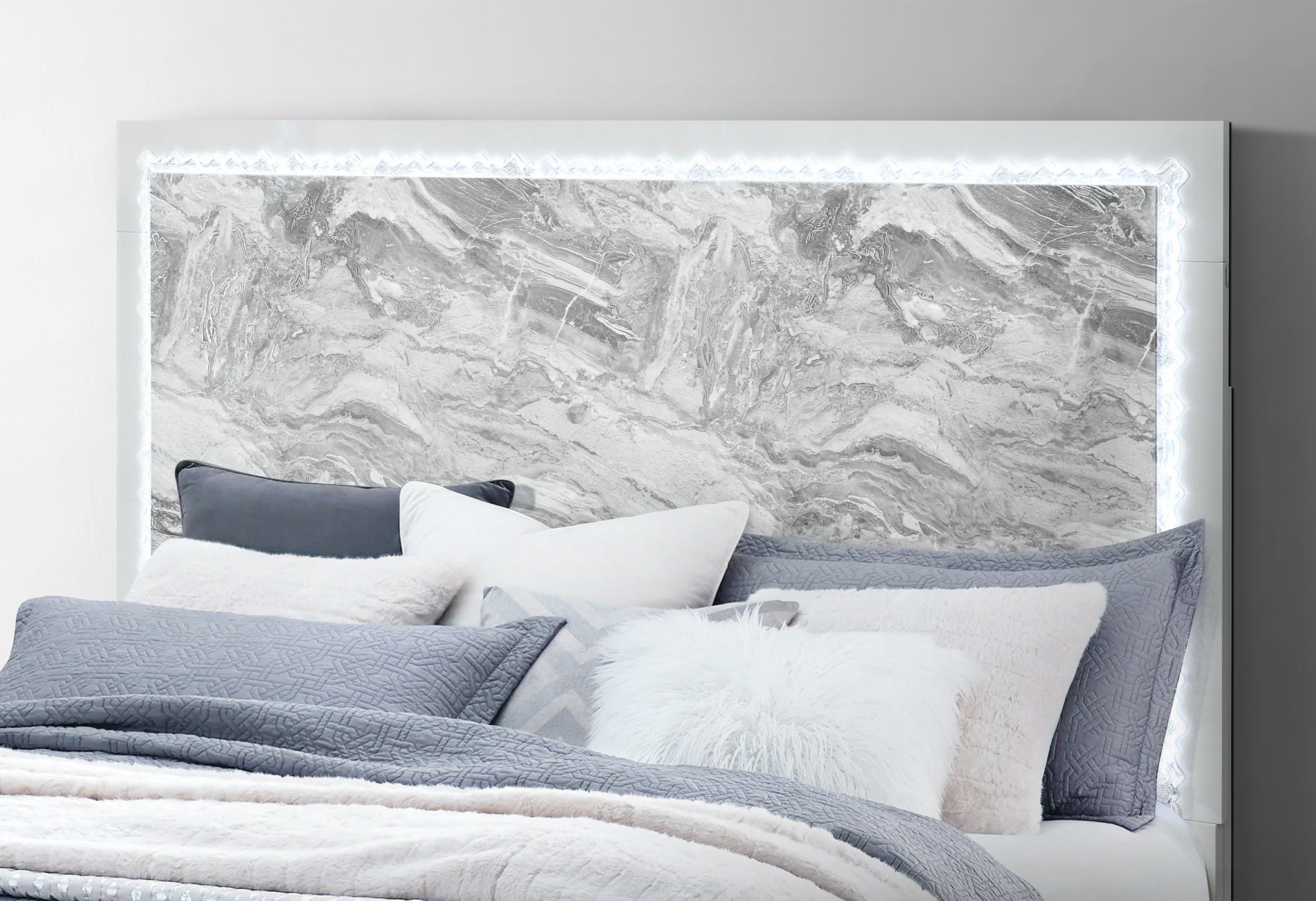 Naomi - 5 Piece Full Bedroom Set - Silver